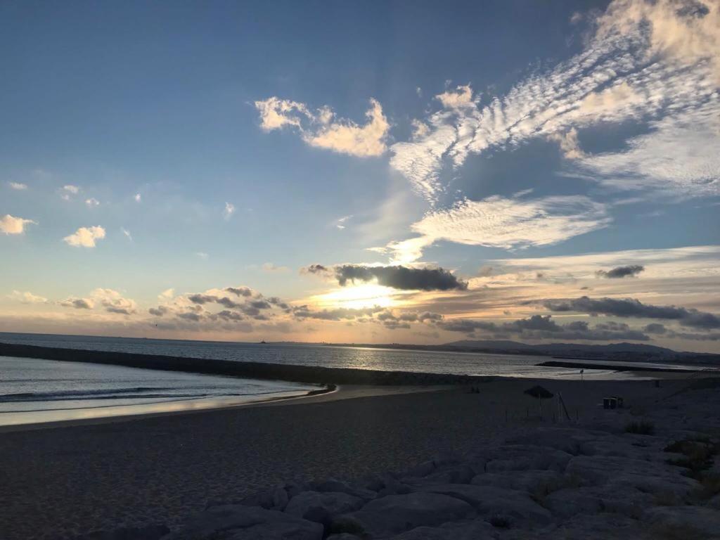 Appartamento T2 Com Uma Vista Deslumbrante Sobre O Atlantico! Costa da Caparica Esterno foto